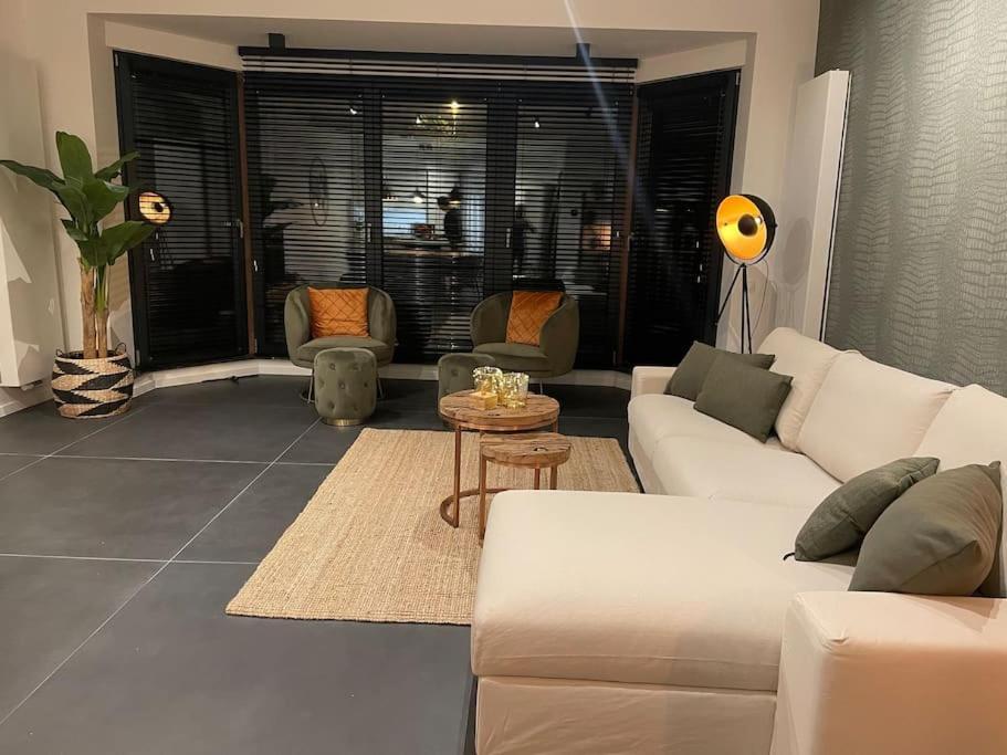 Chic, Luxe Loftstijl In Apartment *